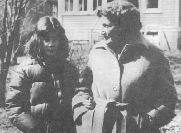 Светлана Аллилуева с дочерью Ольгой, 1983 год.